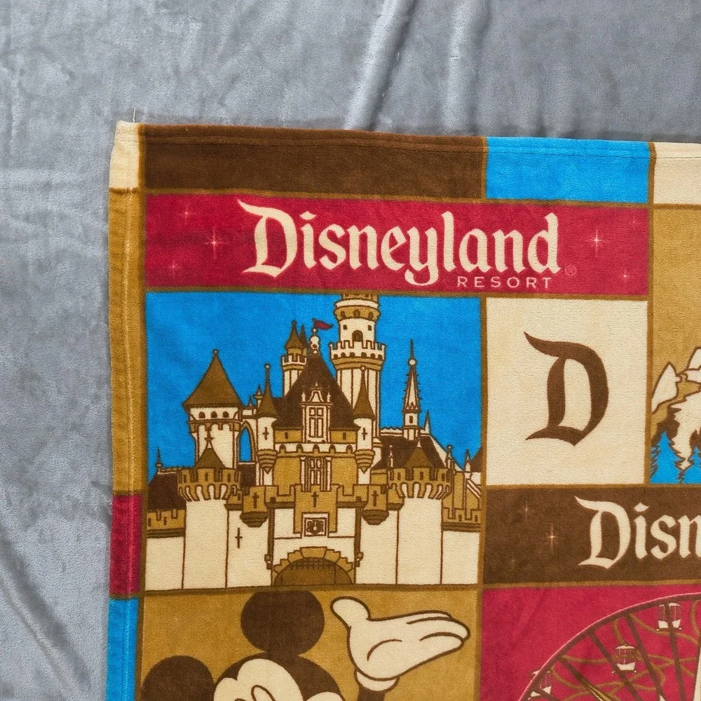 Disneyland Parks Fleece Throw Blanket‎ 61x37 Mickey Mouse Resort Epcot Center